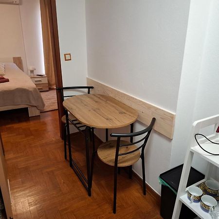 Apartmani Delas 2 Pjescana Uvala Kültér fotó