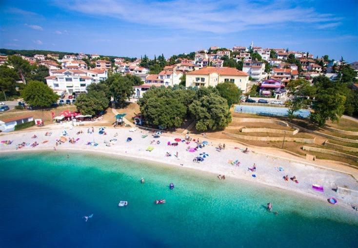 Apartmani Delas 2 Pjescana Uvala Kültér fotó