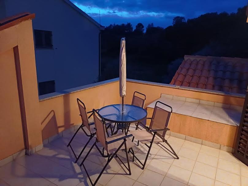 Apartmani Delas 2 Pjescana Uvala Kültér fotó