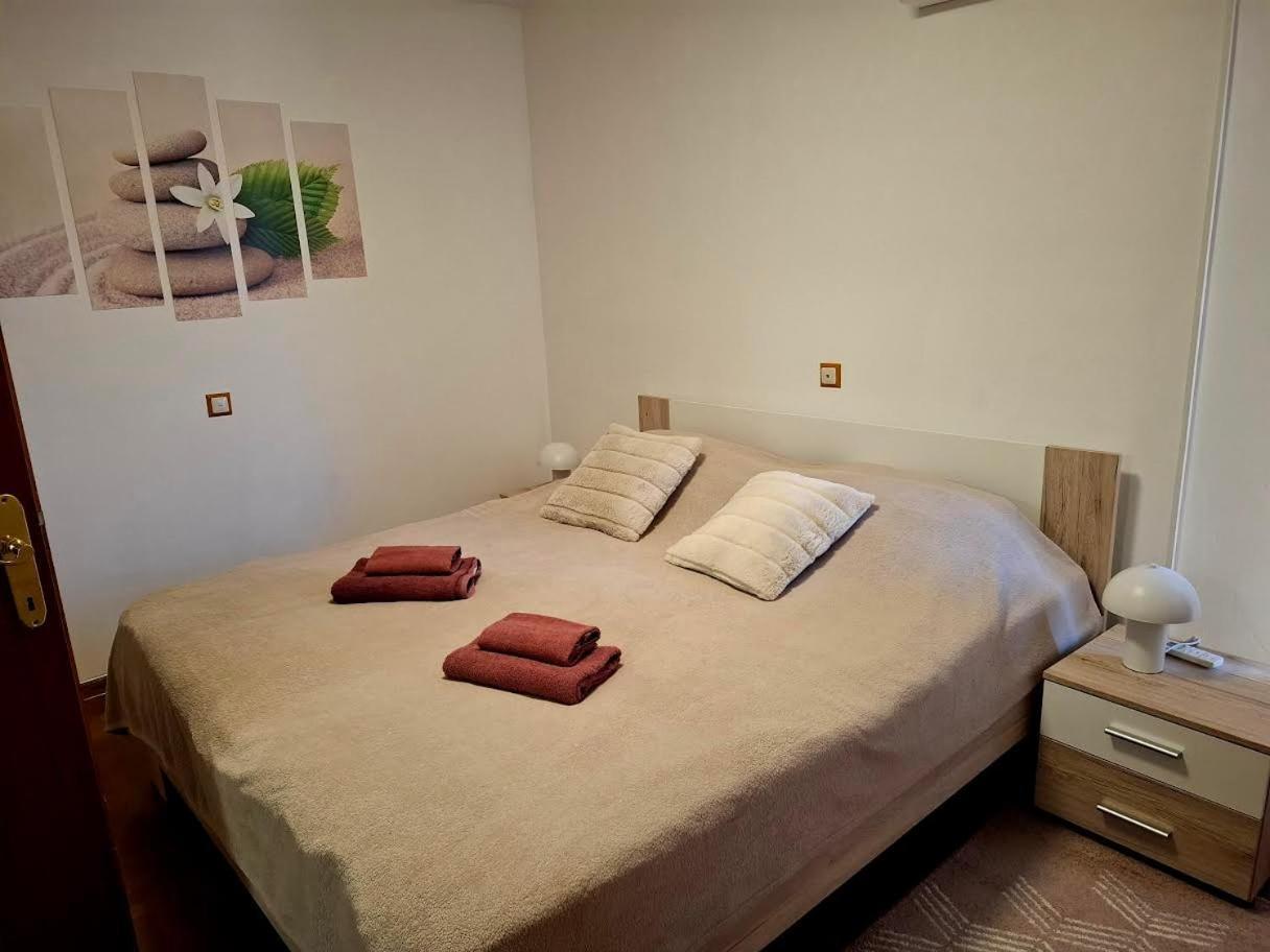 Apartmani Delas 2 Pjescana Uvala Kültér fotó