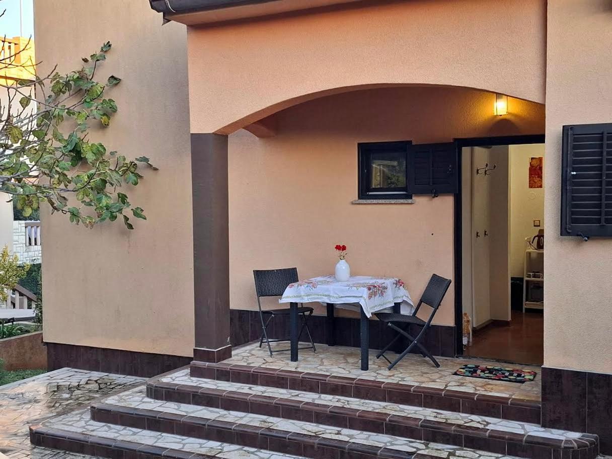 Apartmani Delas 2 Pjescana Uvala Kültér fotó